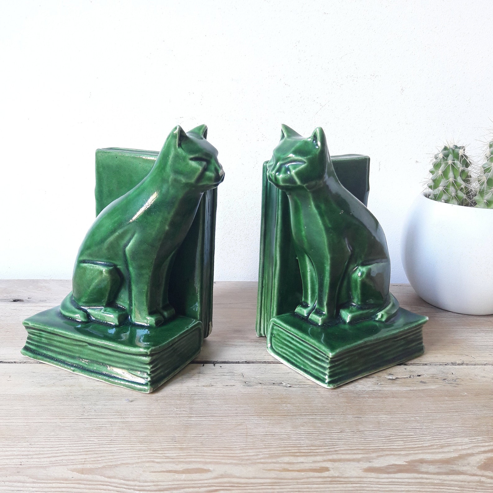 cute gifts for cat lovers / cat lady gift guide 