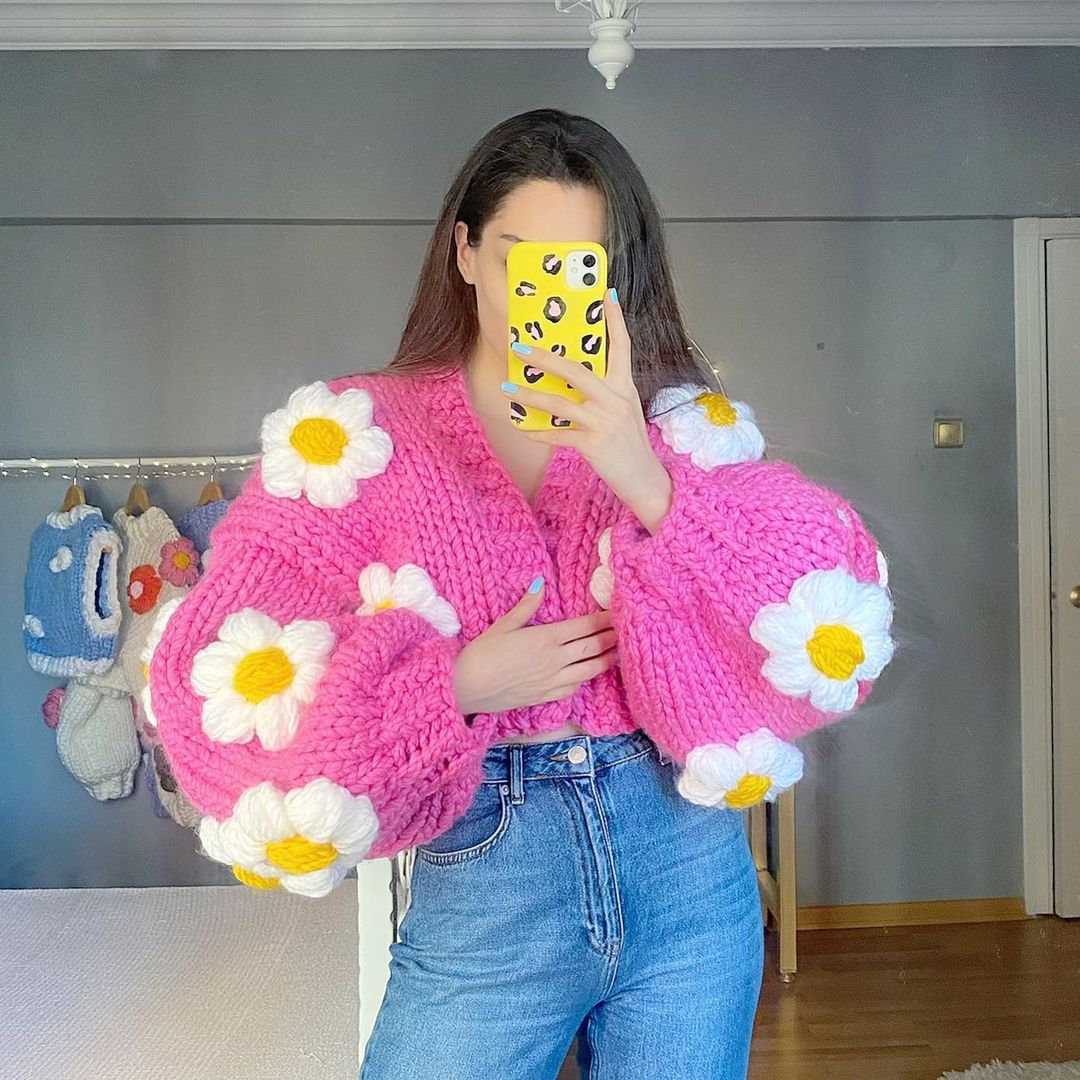 chunky daisy sweater by @heyyays