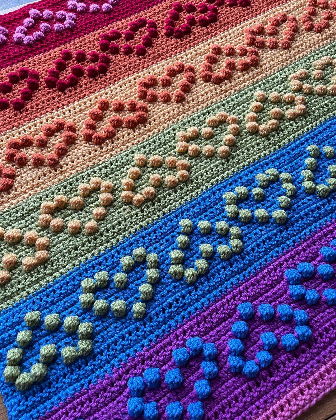 crochet heart bauble blanket pattern by Melu Crochet