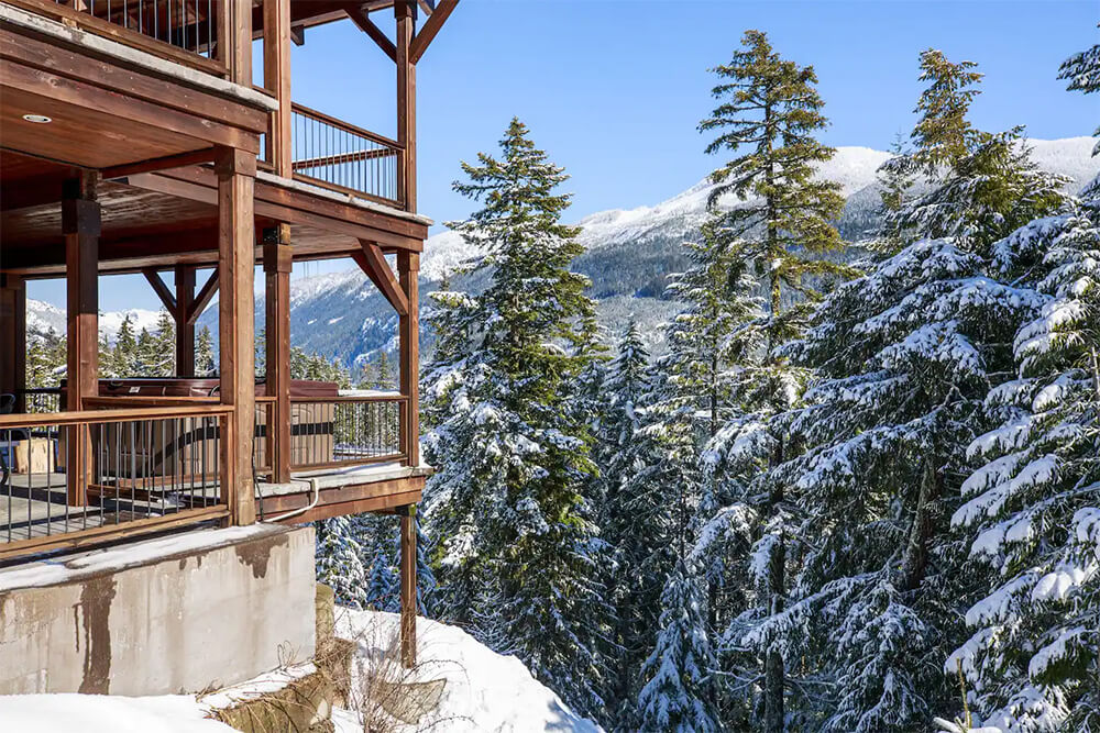 Pacific Northwest Airbnbs Best Cozy PNW Airbnbs for Fall