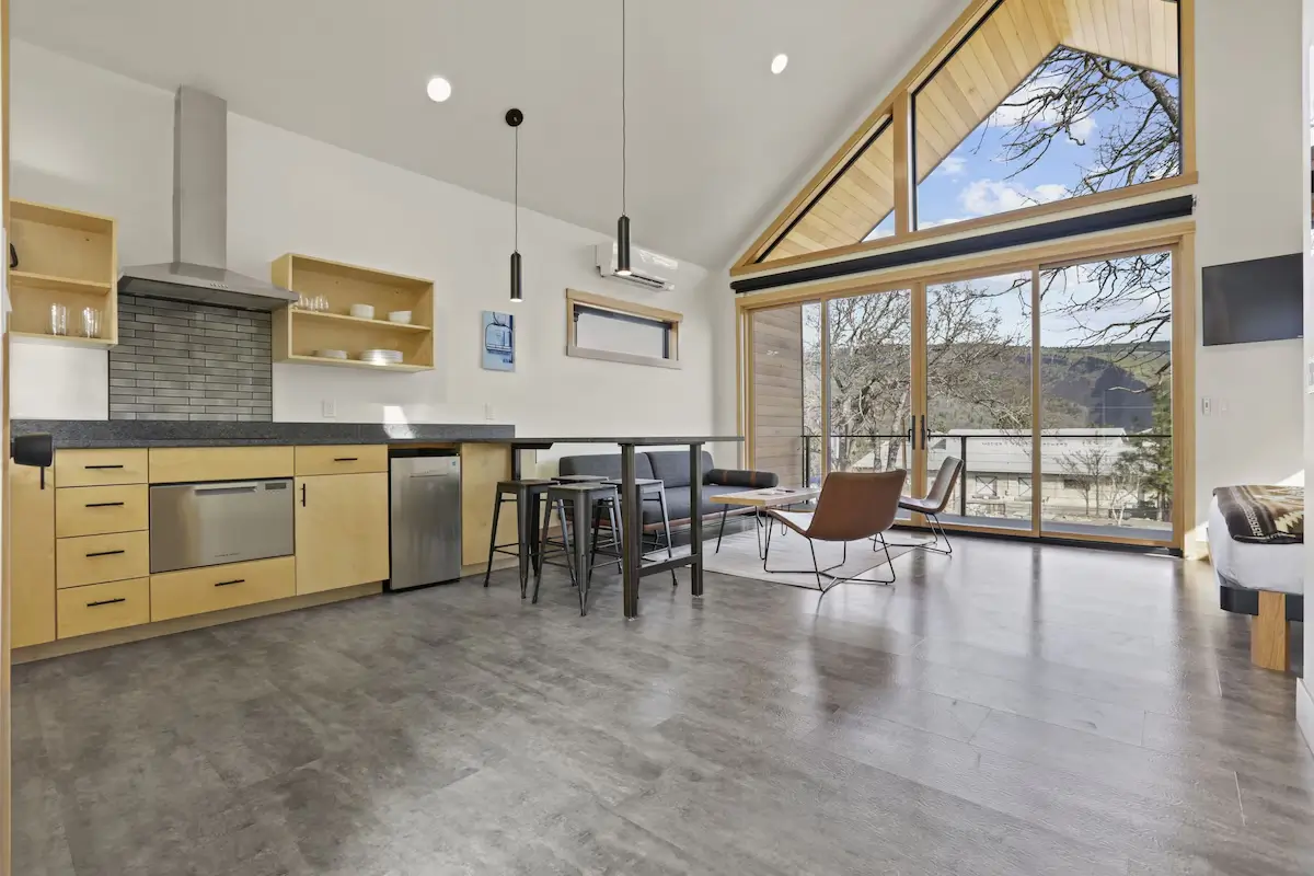 camp randonnee - scandanavian modern cabins in mosier, or