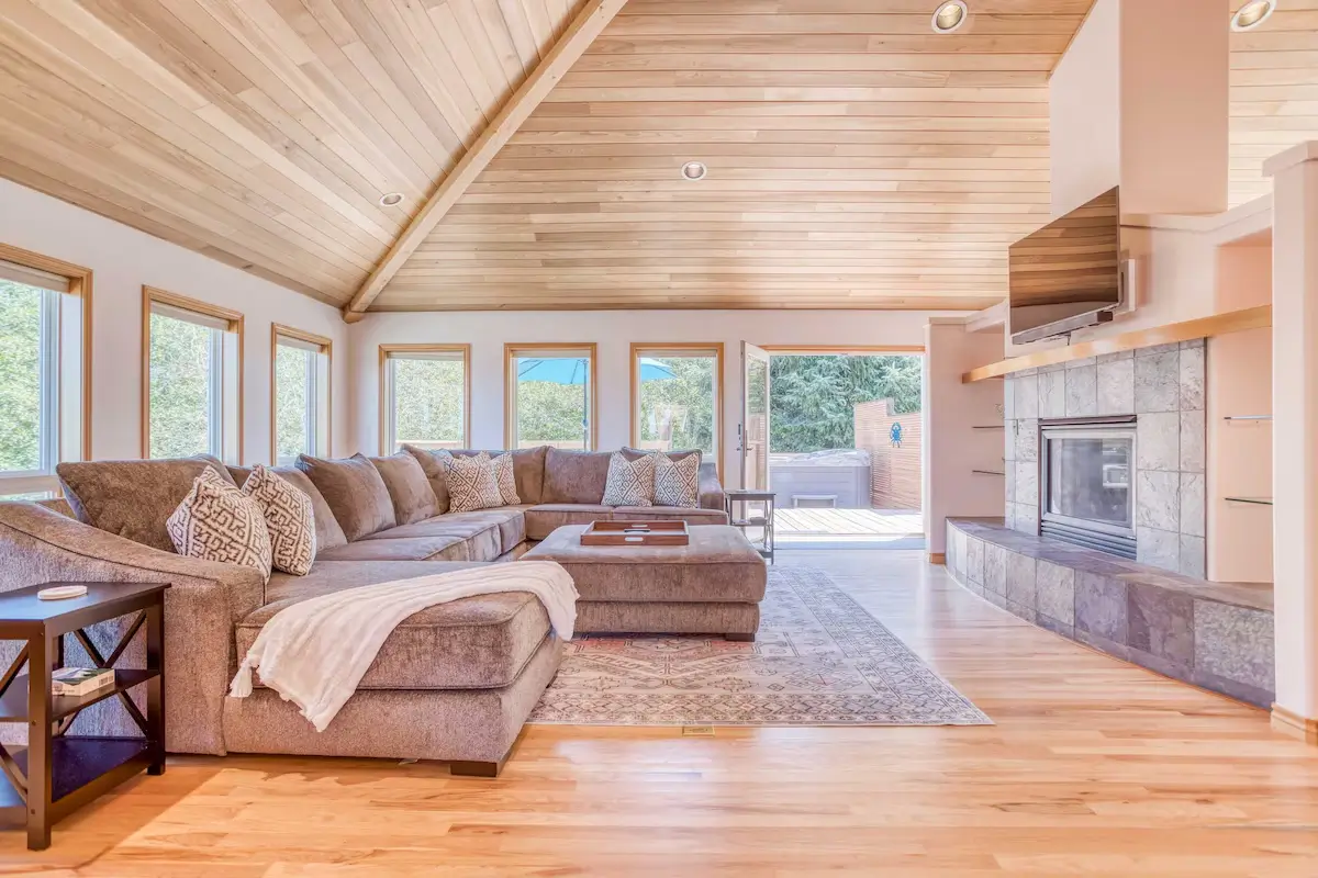 pelican crest - oregon coast airbnb