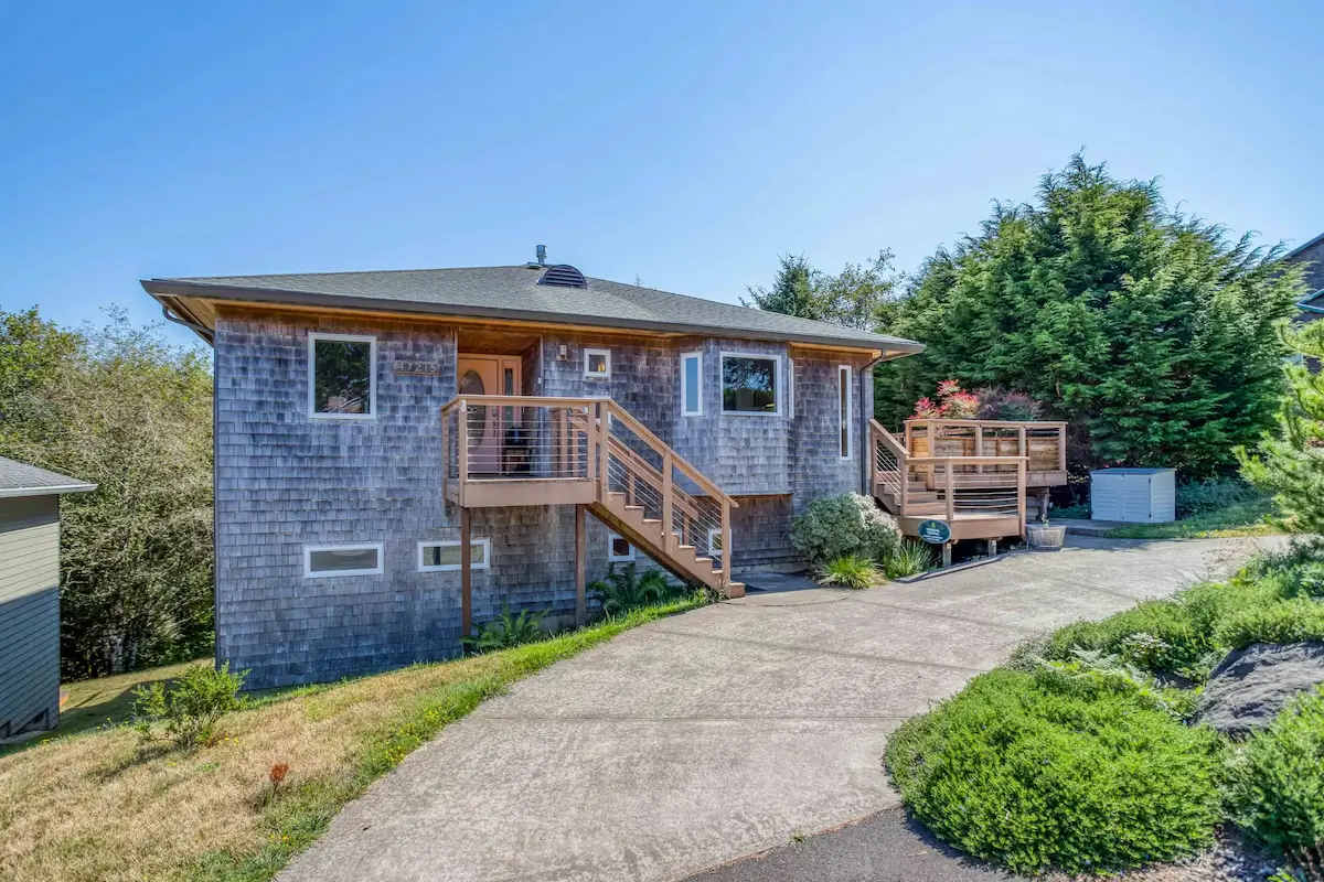 pelican crest - oregon coast airbnb