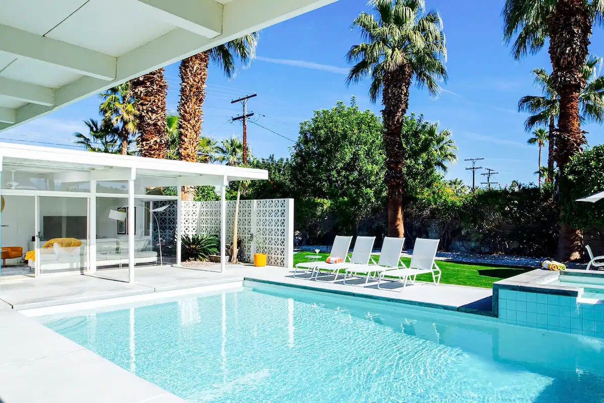 mid century palm springs airbnb with pool