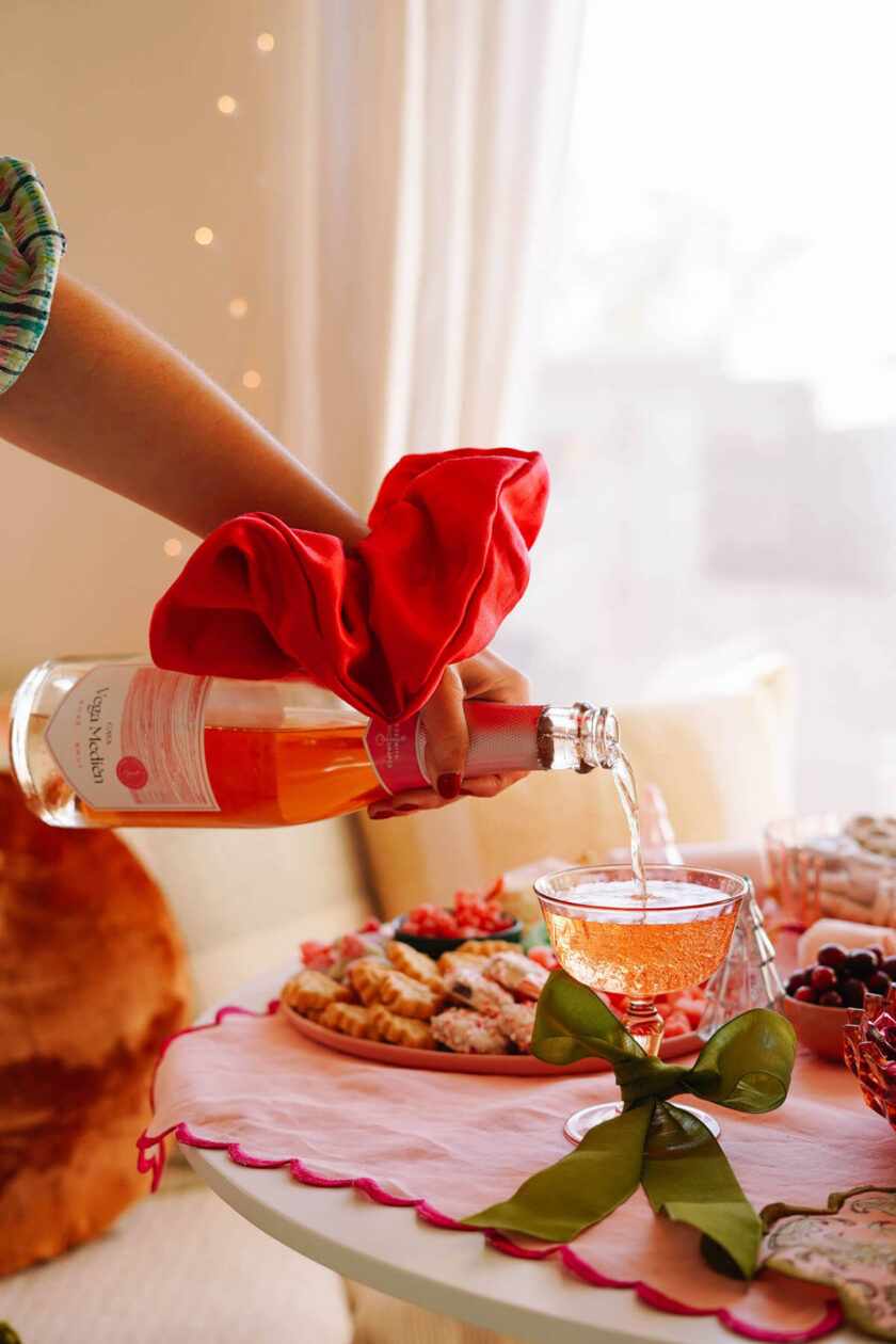 Christmas Party Ideas | Red and Pink Christmas with wallflower