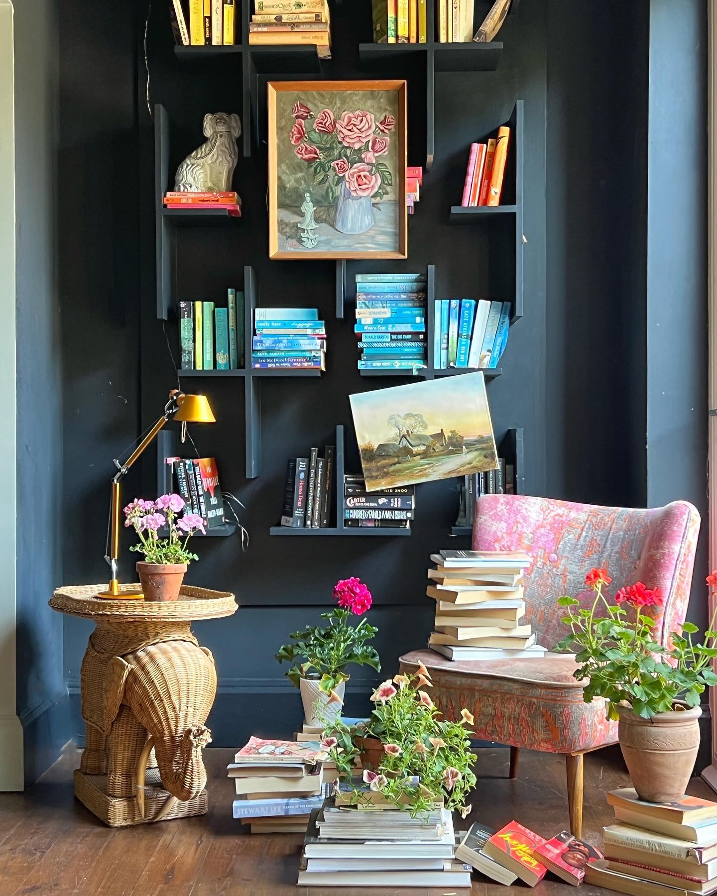 moody maximalist reading nook by @ahometomakeyousmile