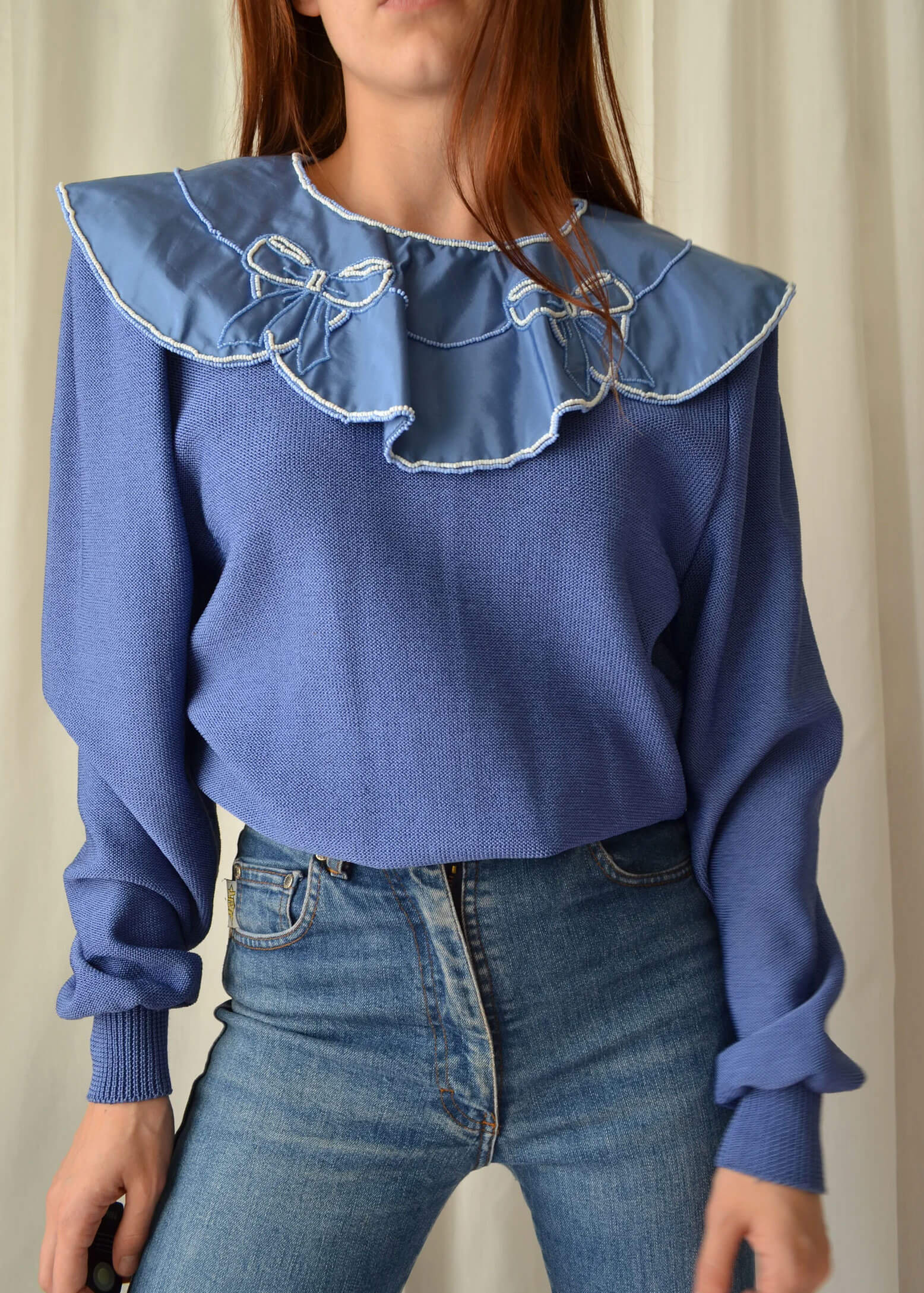 80s bow trend sweater with oversize blue collar