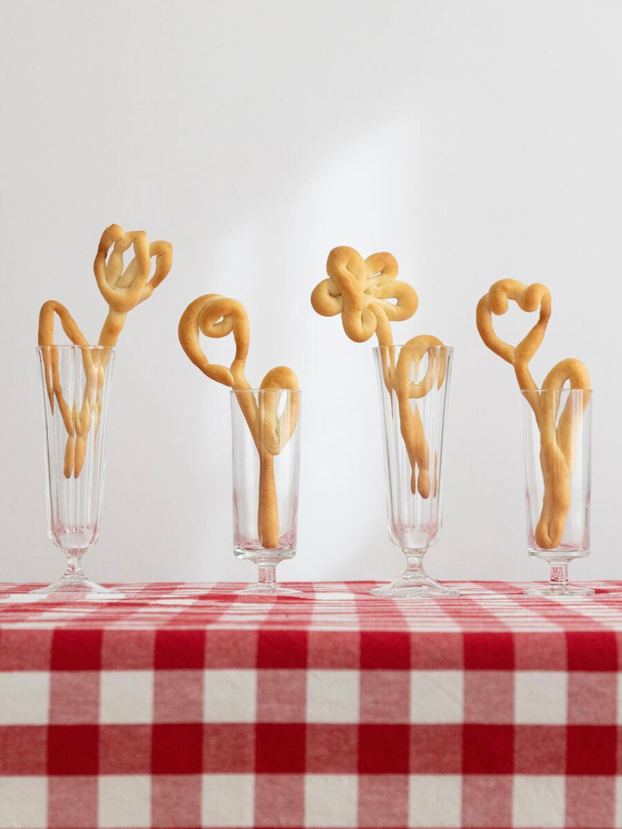 tulip flower breadsticks from @celineyrs